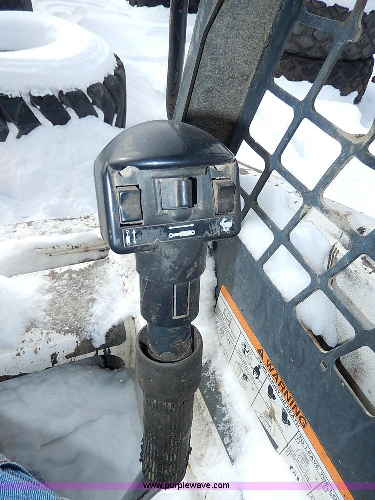 image for item H1360 2001 Bobcat 753G skid steer