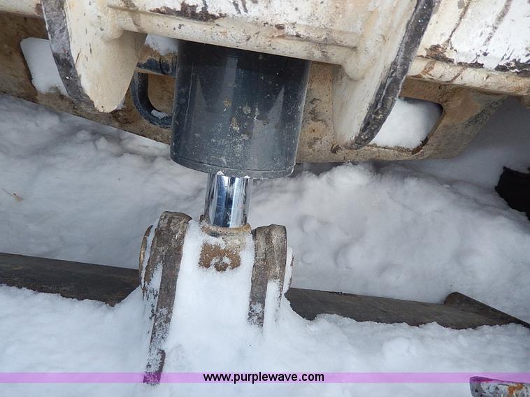 image for item H1360 2001 Bobcat 753G skid steer