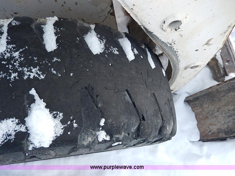 image for item H1360 2001 Bobcat 753G skid steer