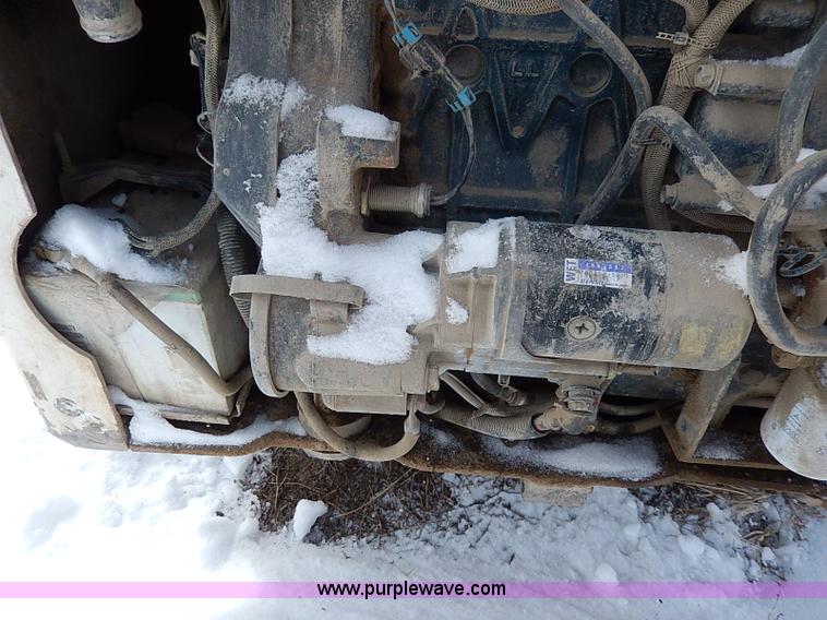 image for item H1360 2001 Bobcat 753G skid steer