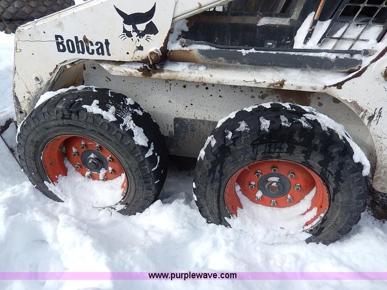 image for item H1360 2001 Bobcat 753G skid steer