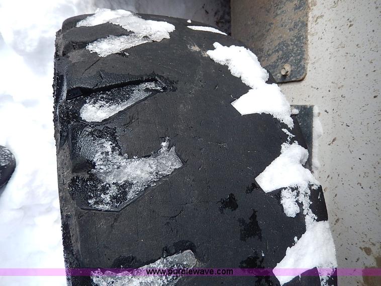 image for item H1360 2001 Bobcat 753G skid steer