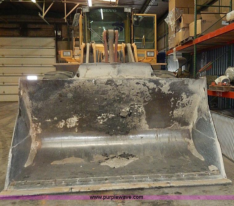 image for item H1362 1994 Volvo L150 wheel loader