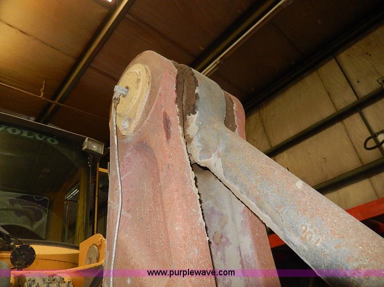 image for item H1362 1994 Volvo L150 wheel loader