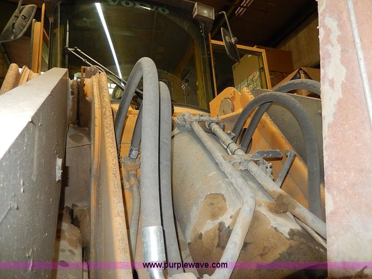 image for item H1362 1994 Volvo L150 wheel loader