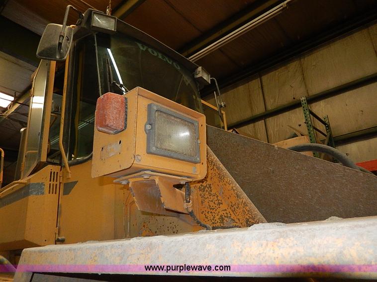 image for item H1362 1994 Volvo L150 wheel loader