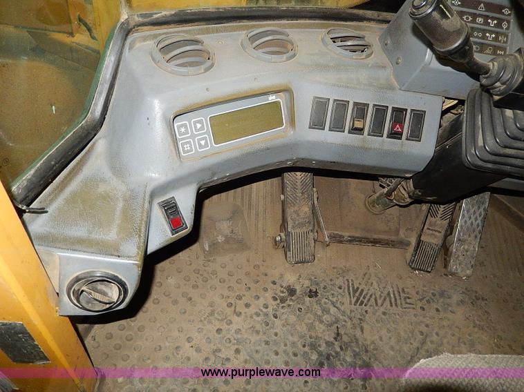 image for item H1362 1994 Volvo L150 wheel loader