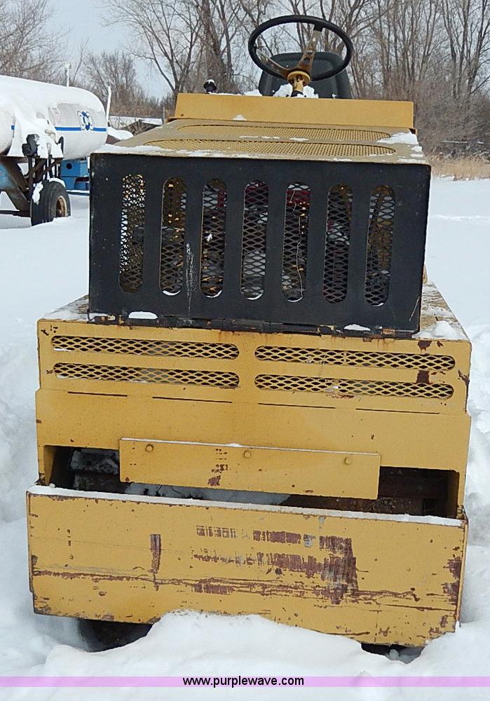 image for item H1368 Mauldin asphalt roller