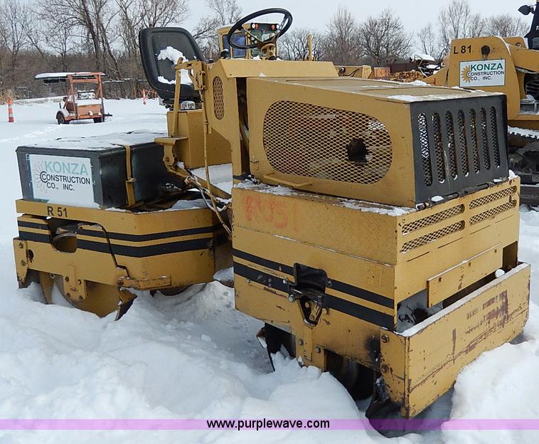 image for item H1368 Mauldin asphalt roller