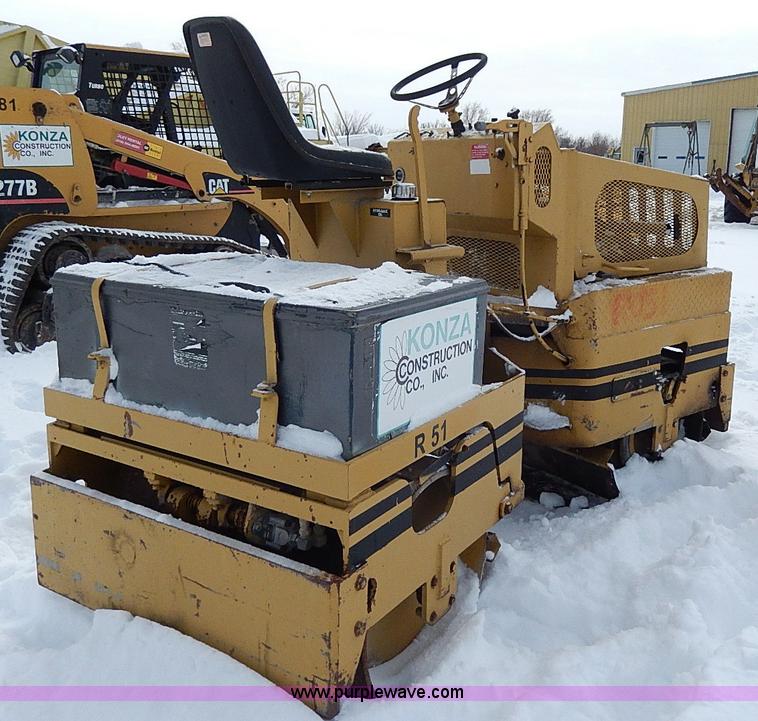 image for item H1368 Mauldin asphalt roller