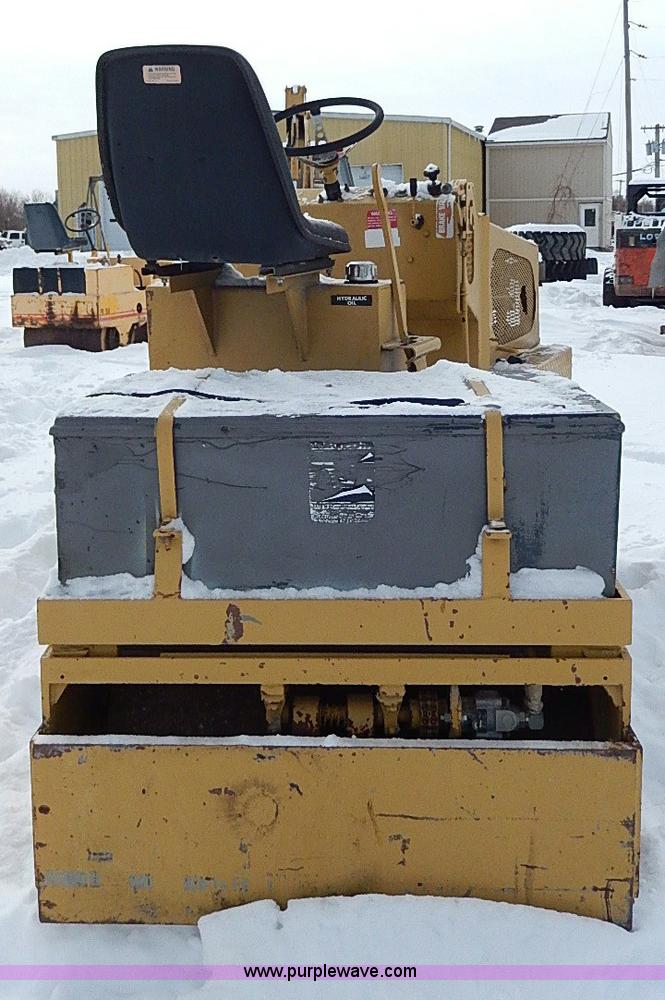 image for item H1368 Mauldin asphalt roller