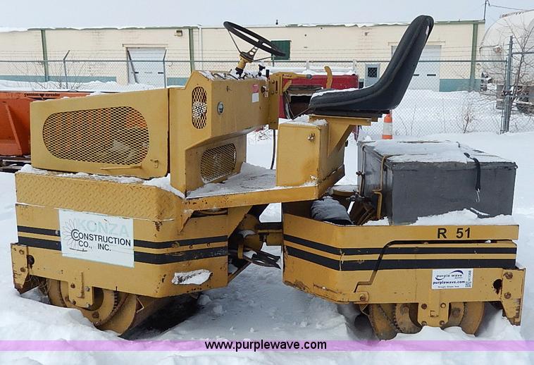 image for item H1368 Mauldin asphalt roller