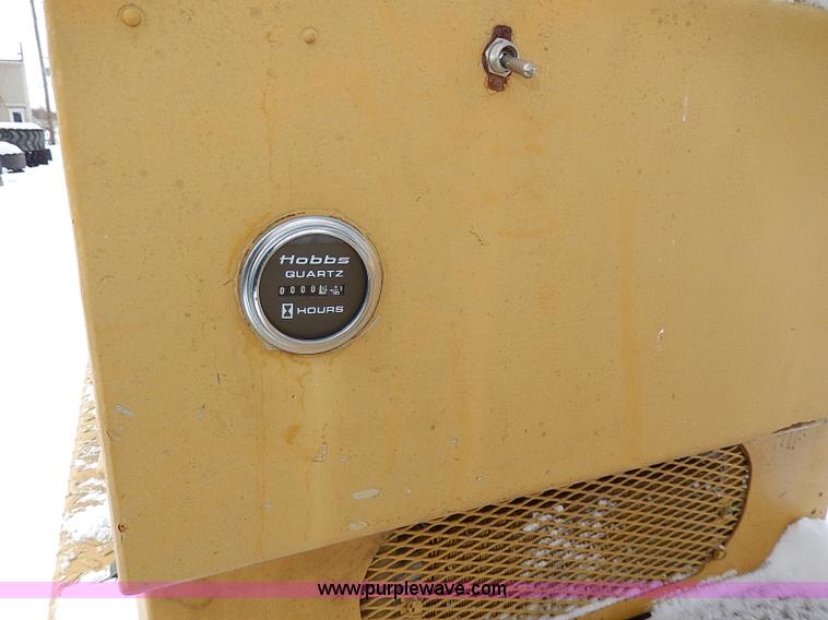 image for item H1368 Mauldin asphalt roller