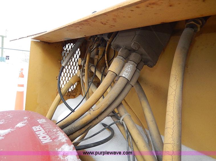 image for item H1368 Mauldin asphalt roller