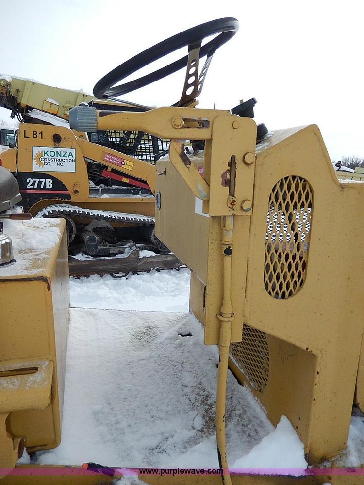 image for item H1368 Mauldin asphalt roller