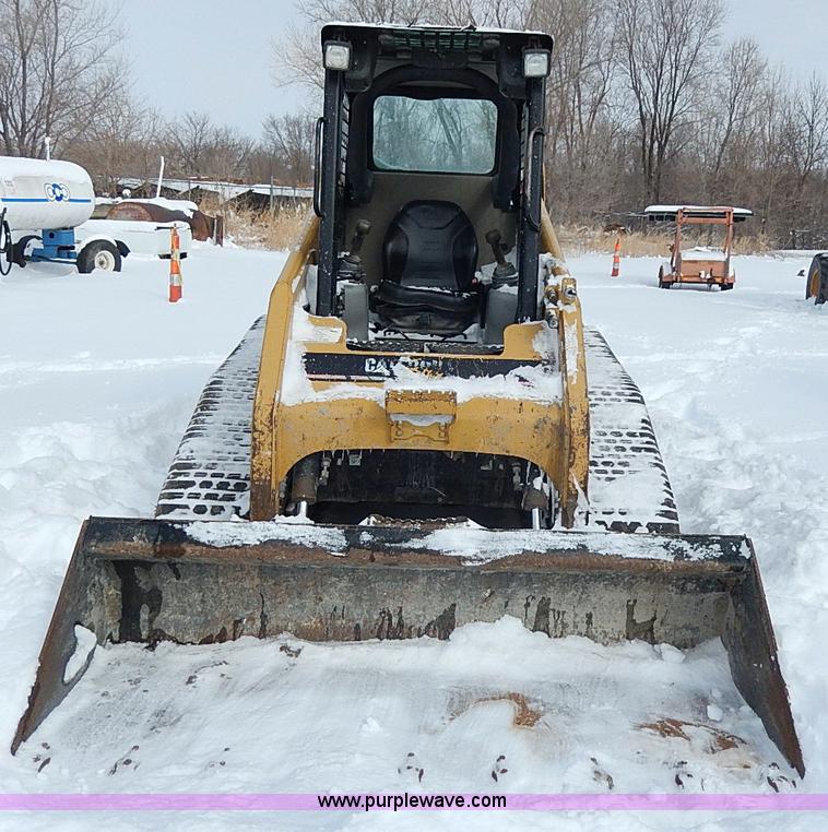 image for item H1369 2005 Caterpillar 277B skid steer