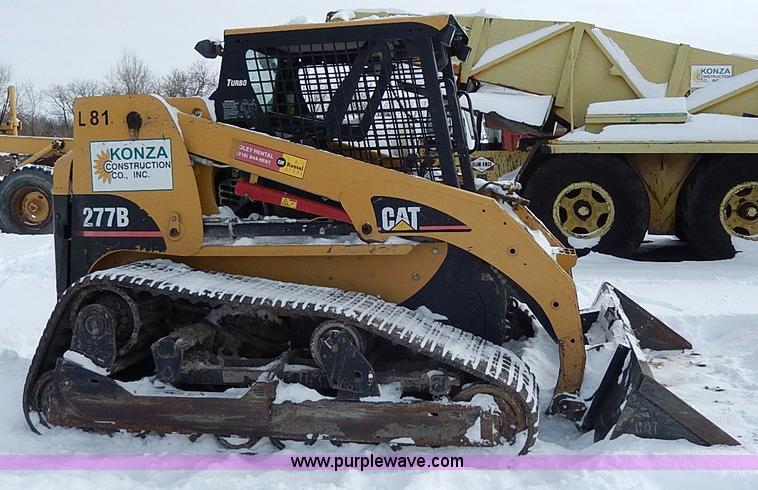 image for item H1369 2005 Caterpillar 277B skid steer