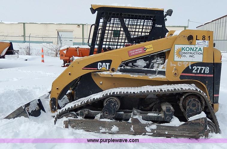 image for item H1369 2005 Caterpillar 277B skid steer