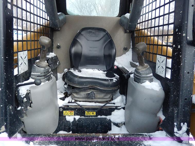 image for item H1369 2005 Caterpillar 277B skid steer
