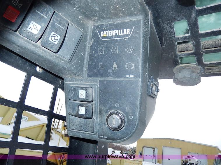 image for item H1369 2005 Caterpillar 277B skid steer