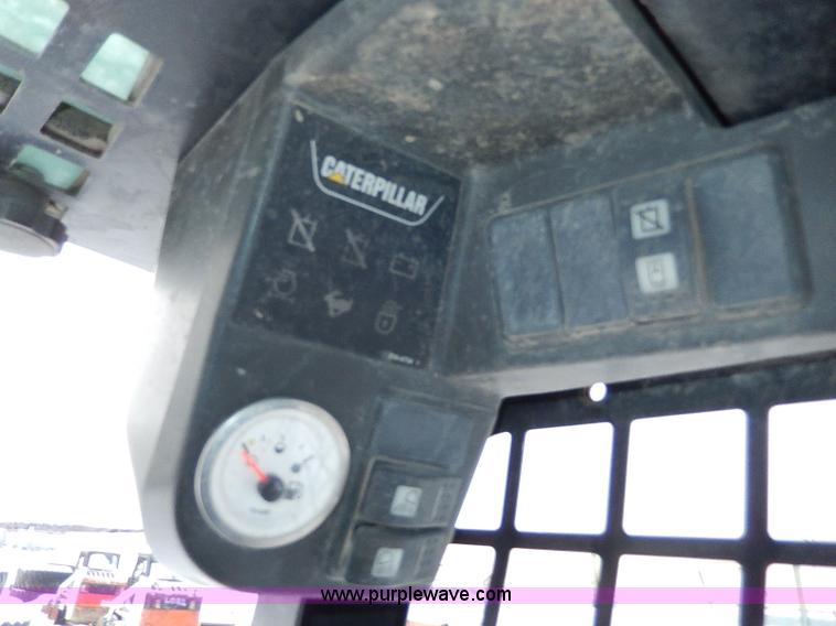 image for item H1369 2005 Caterpillar 277B skid steer
