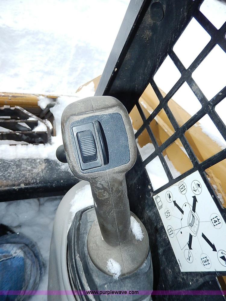 image for item H1369 2005 Caterpillar 277B skid steer
