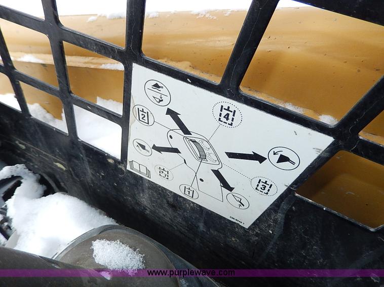 image for item H1369 2005 Caterpillar 277B skid steer