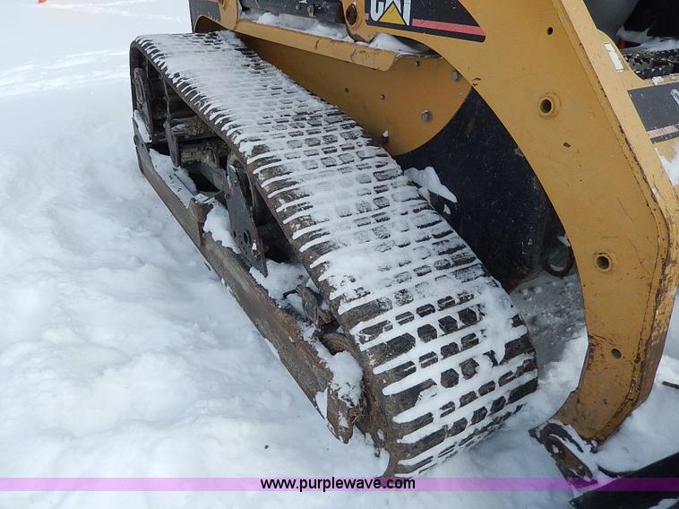 image for item H1369 2005 Caterpillar 277B skid steer