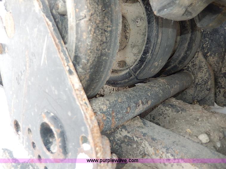 image for item H1369 2005 Caterpillar 277B skid steer