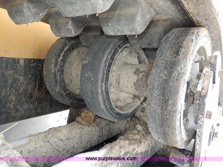 image for item H1369 2005 Caterpillar 277B skid steer