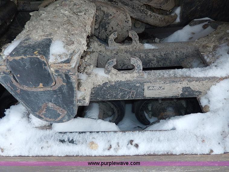 image for item H1369 2005 Caterpillar 277B skid steer