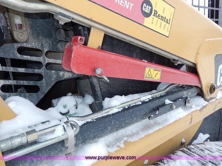 image for item H1369 2005 Caterpillar 277B skid steer