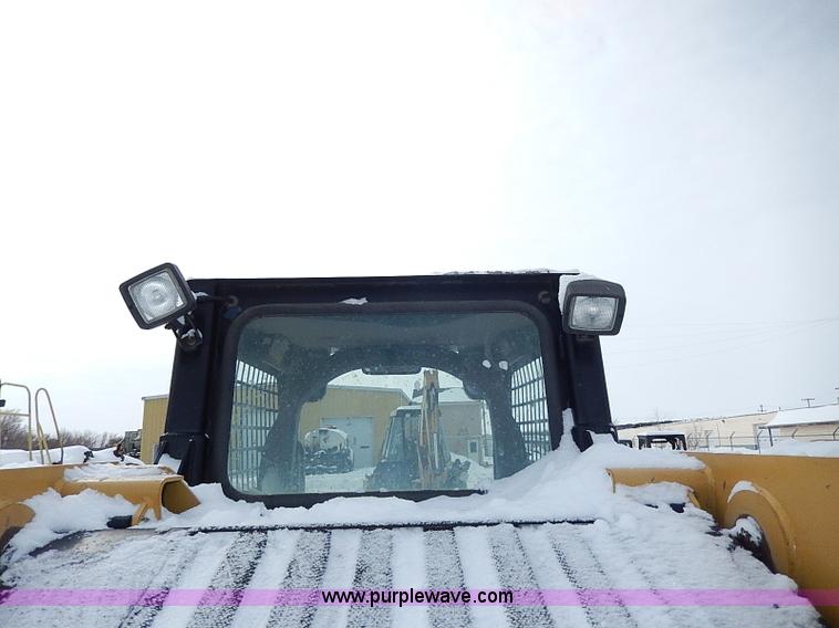 image for item H1369 2005 Caterpillar 277B skid steer