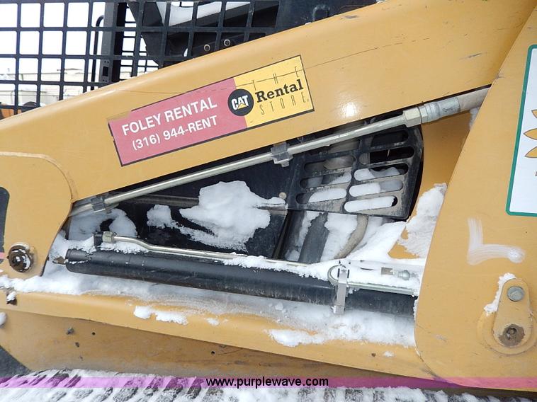 image for item H1369 2005 Caterpillar 277B skid steer