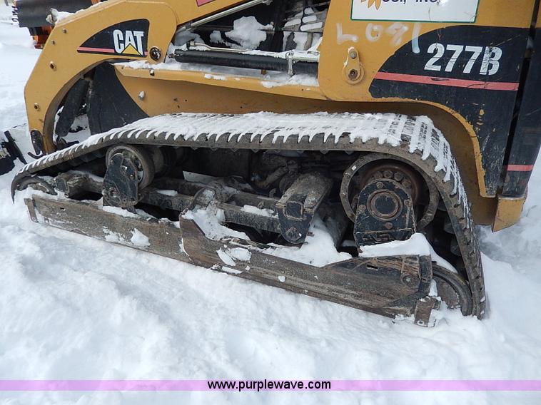 image for item H1369 2005 Caterpillar 277B skid steer