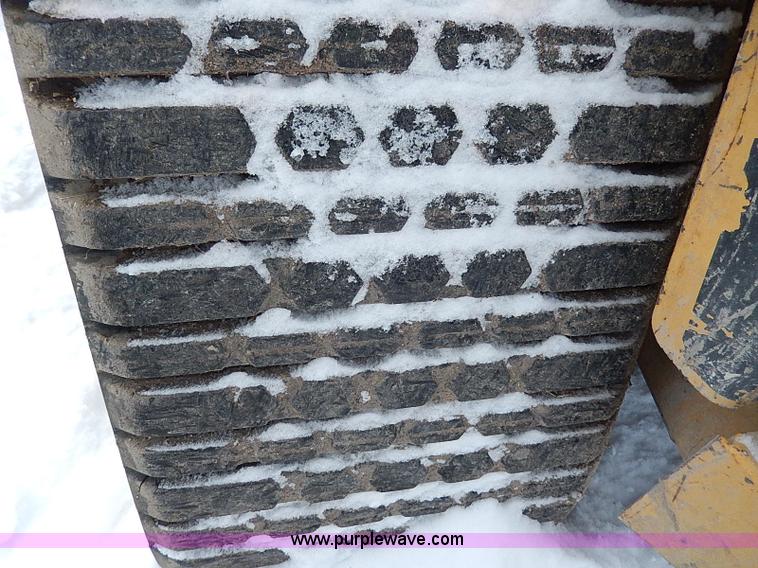 image for item H1369 2005 Caterpillar 277B skid steer