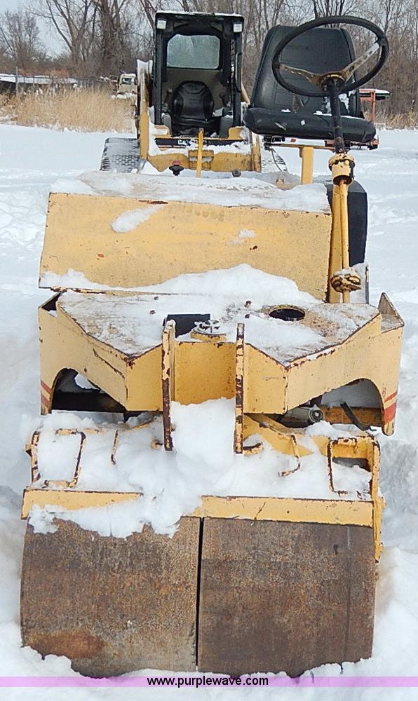 image for item H1370 Mauldin asphalt roller