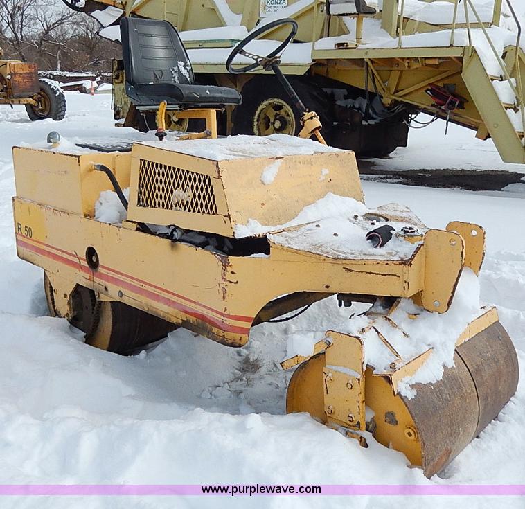 image for item H1370 Mauldin asphalt roller