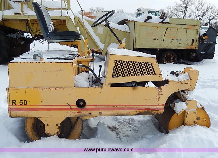 image for item H1370 Mauldin asphalt roller