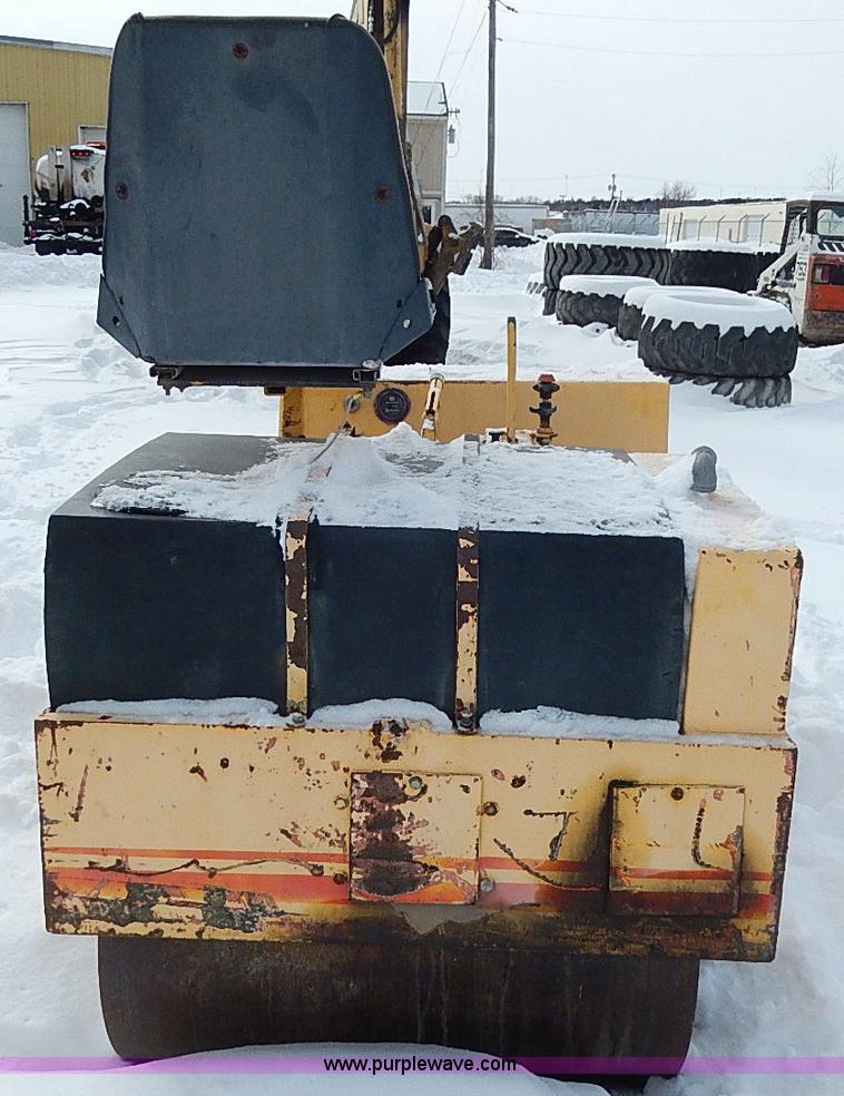 image for item H1370 Mauldin asphalt roller