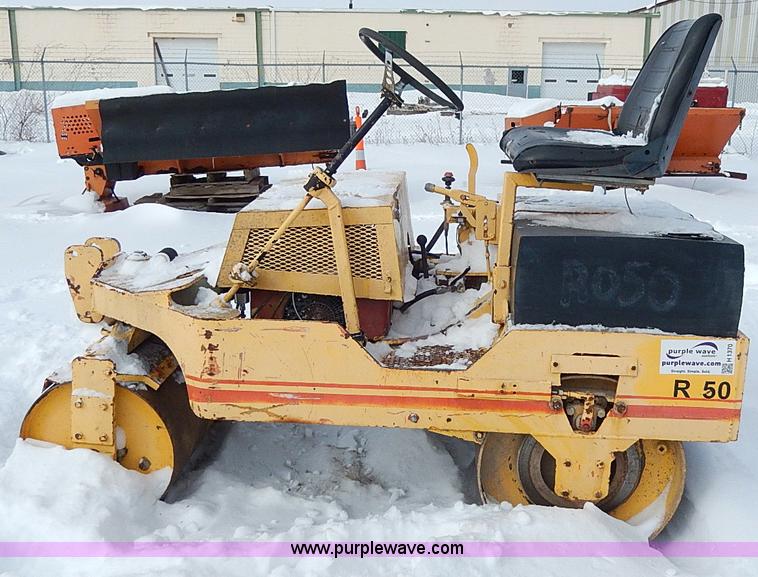 image for item H1370 Mauldin asphalt roller