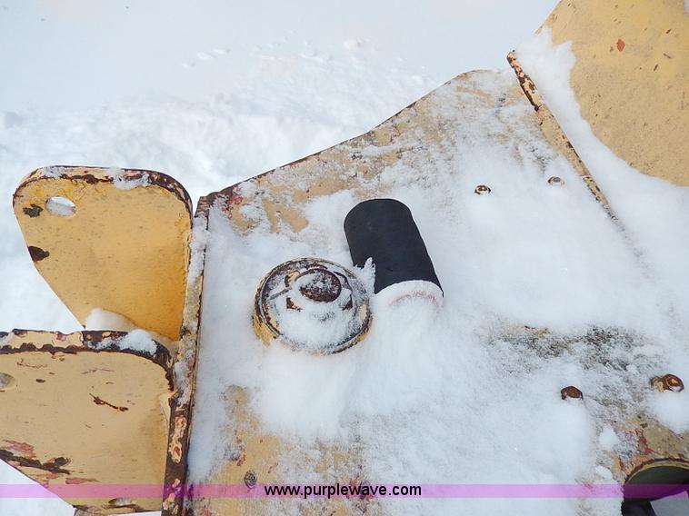 image for item H1370 Mauldin asphalt roller