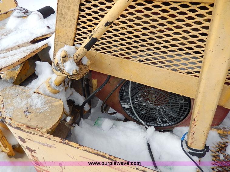 image for item H1370 Mauldin asphalt roller