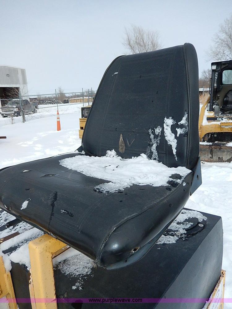 image for item H1370 Mauldin asphalt roller