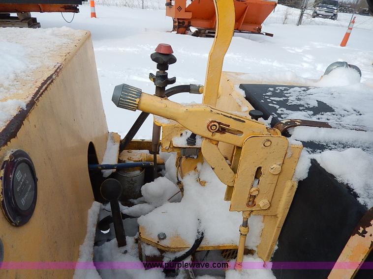 image for item H1370 Mauldin asphalt roller