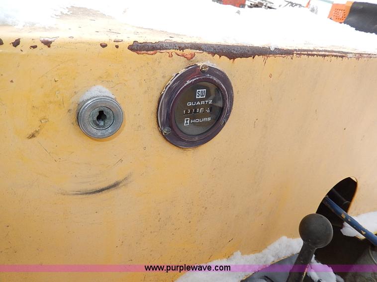 image for item H1370 Mauldin asphalt roller