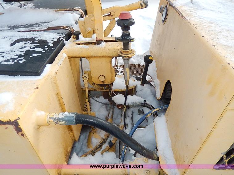 image for item H1370 Mauldin asphalt roller