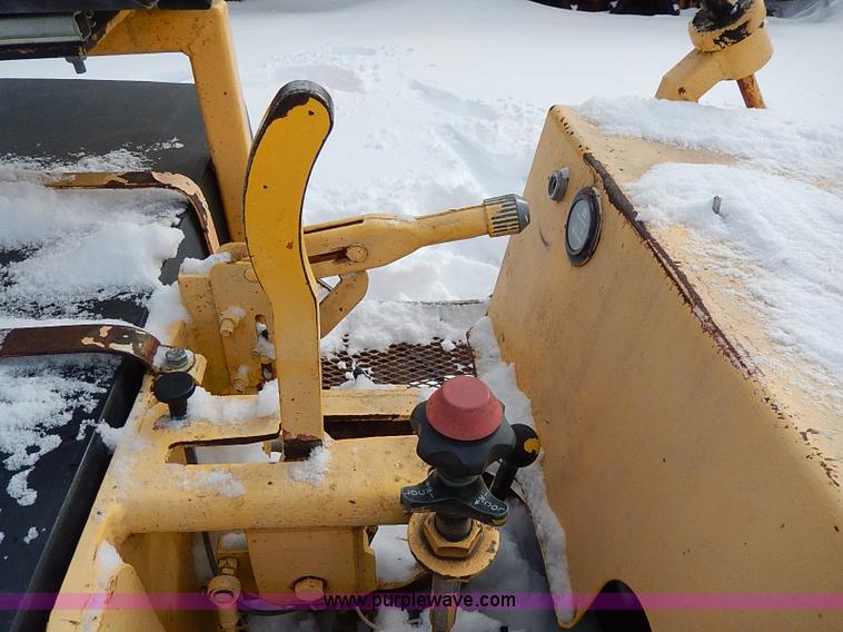 image for item H1370 Mauldin asphalt roller