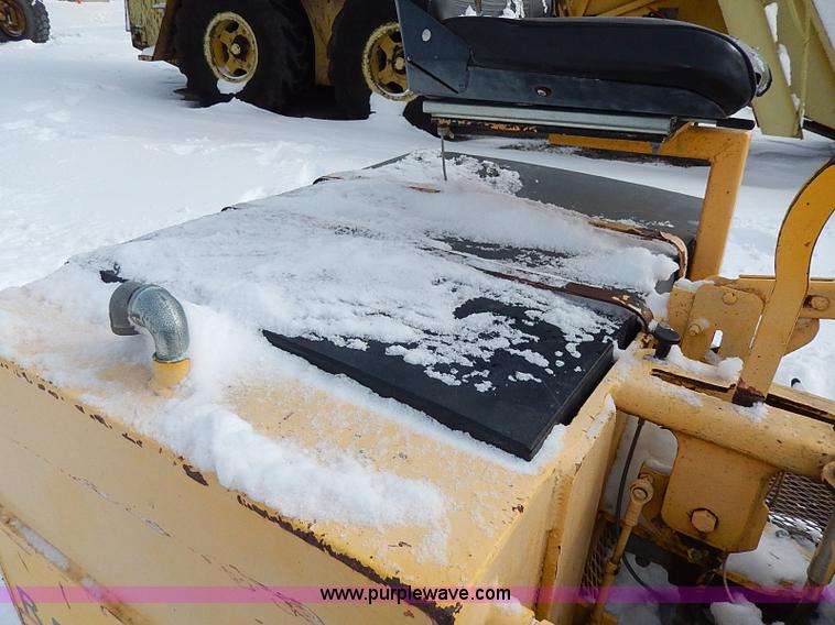 image for item H1370 Mauldin asphalt roller