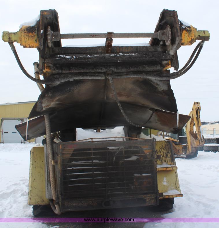 image for item H1372 Blaw-Knox MC30 material transfer machine